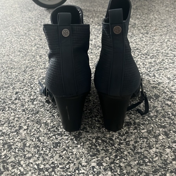 Daisy Fuentes ankle boots - Picture 3 of 5